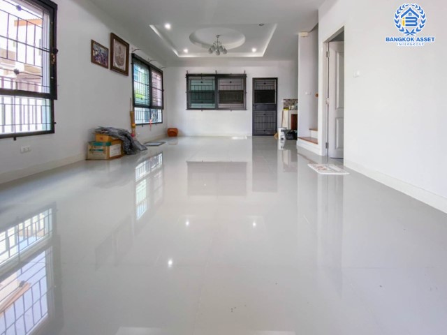 *****ทาวน์เฮ้าส์มือสองย่านนนทบุรี ม.เดอะริชวิลล์ ราชพฤกษ์-รัตนาธิเบศร์ หลังมุม! เนื้อที่กว้างขวางถึง 25.8 ตร.ว. ฟังก์ชัน 3 ห้องนอน 2 ห้องน้ำ 2 ที่จอดรถ บ้านใหม่ สภาพดี บนทำเลศักยภาพ เชื่อมต่อถ.ราชพฤกษ์, ถ.รัตนาธิเบศร์, ถ.กาญจนาภิเษก ใกล้รถไฟฟ้าสายสีม่วง "สถานีบางรักน้อยท่าอิฐ"